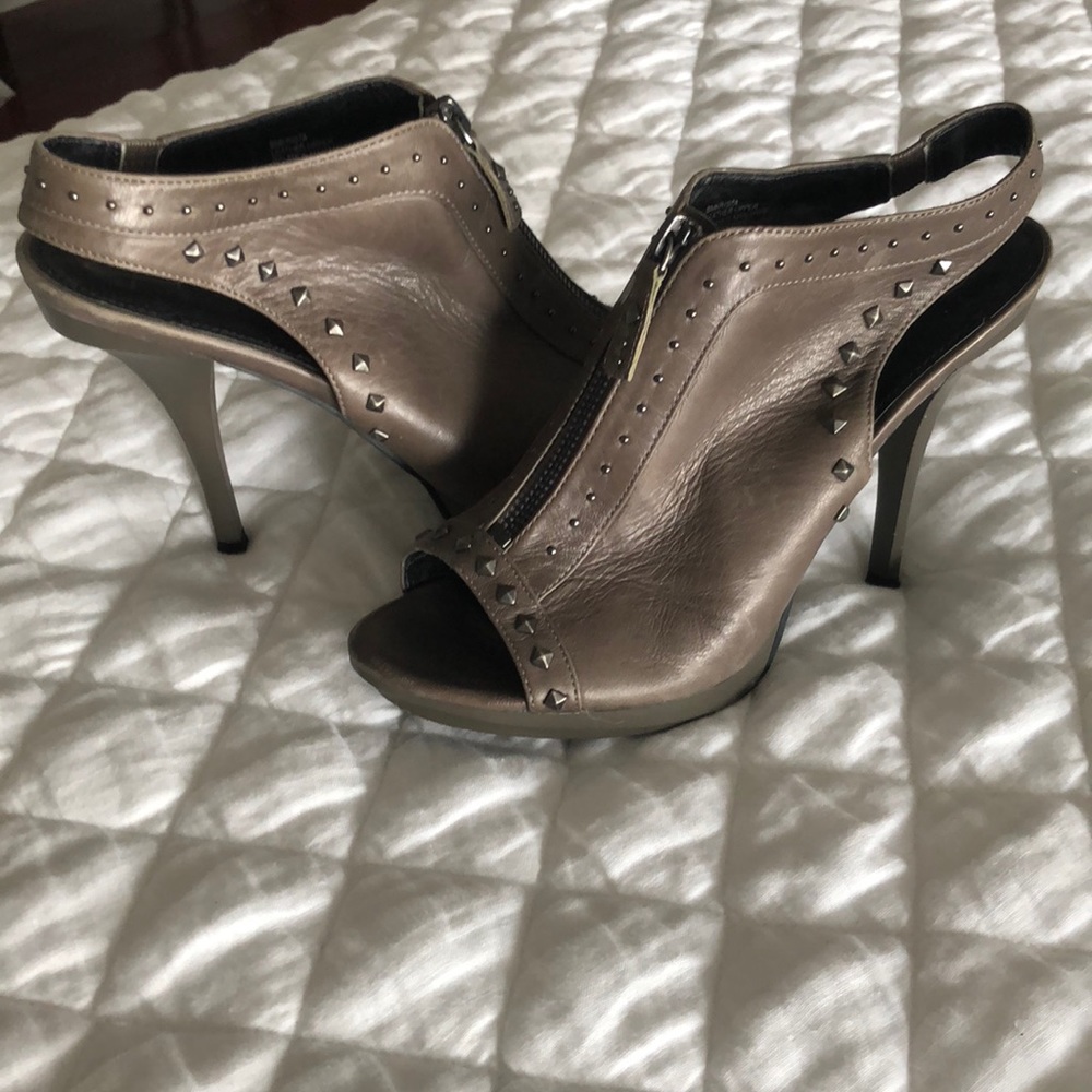 Studded heels gray